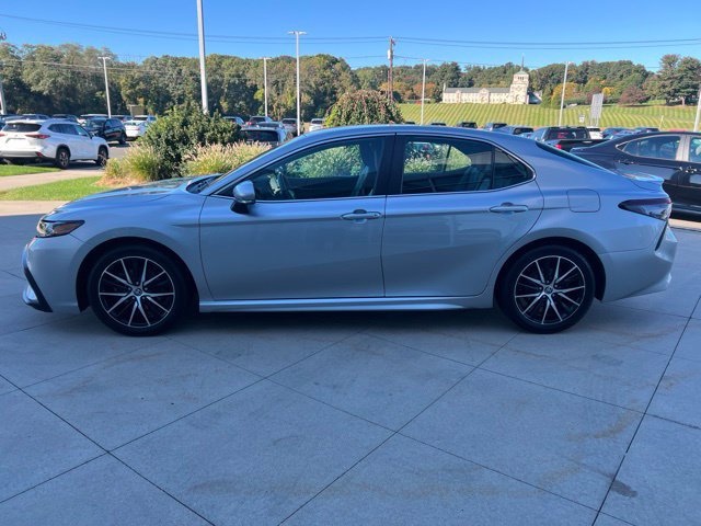 Used 2022 Toyota Camry SE FWD image 4