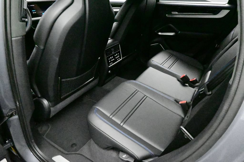 Certified 2026 Porsche Cayenne Turbo GT AWD/4WD image 15