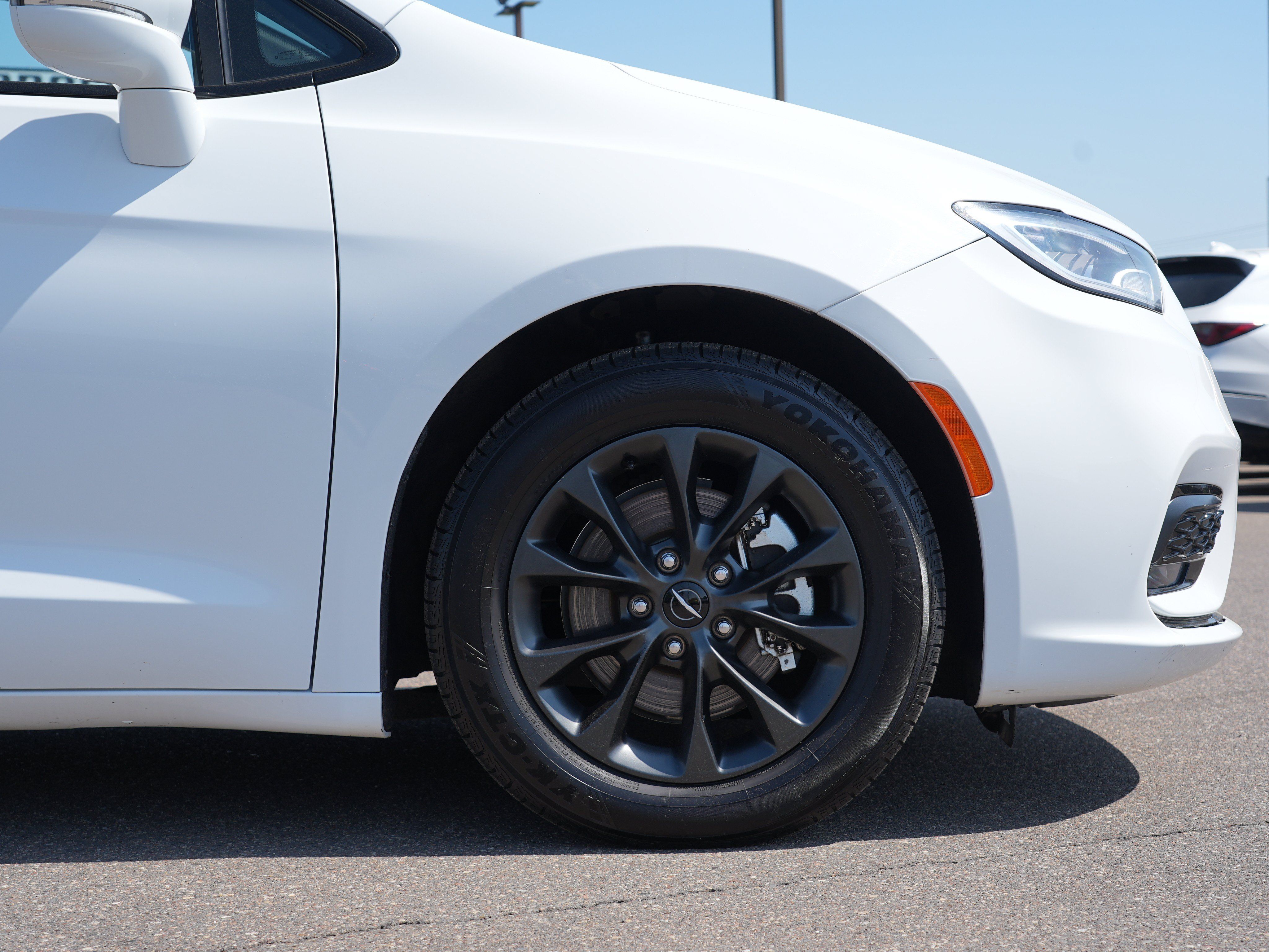 Used 2021 Chrysler Pacifica Touring-L w/ S Appearance Package FWD image 11