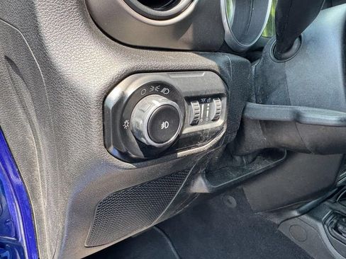 Used 2018 Jeep Wrangler Sport AWD/4WD image 13
