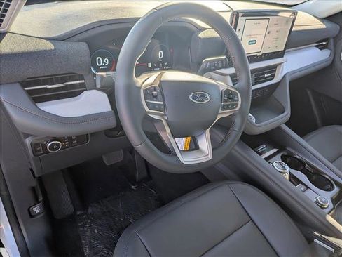 New 2025 Ford Explorer Active w/ Active Comfort Package image 3