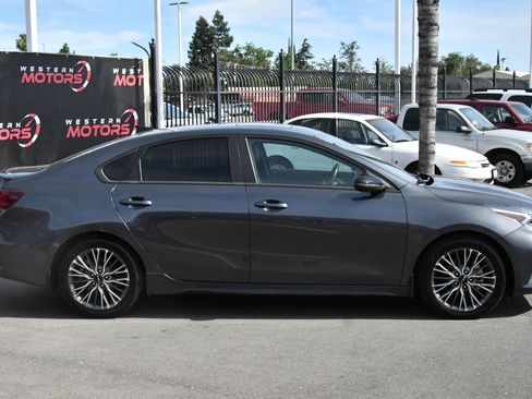 Used 2024 Kia Forte GT-Line w/ GT-Line Premium Package FWD image 9