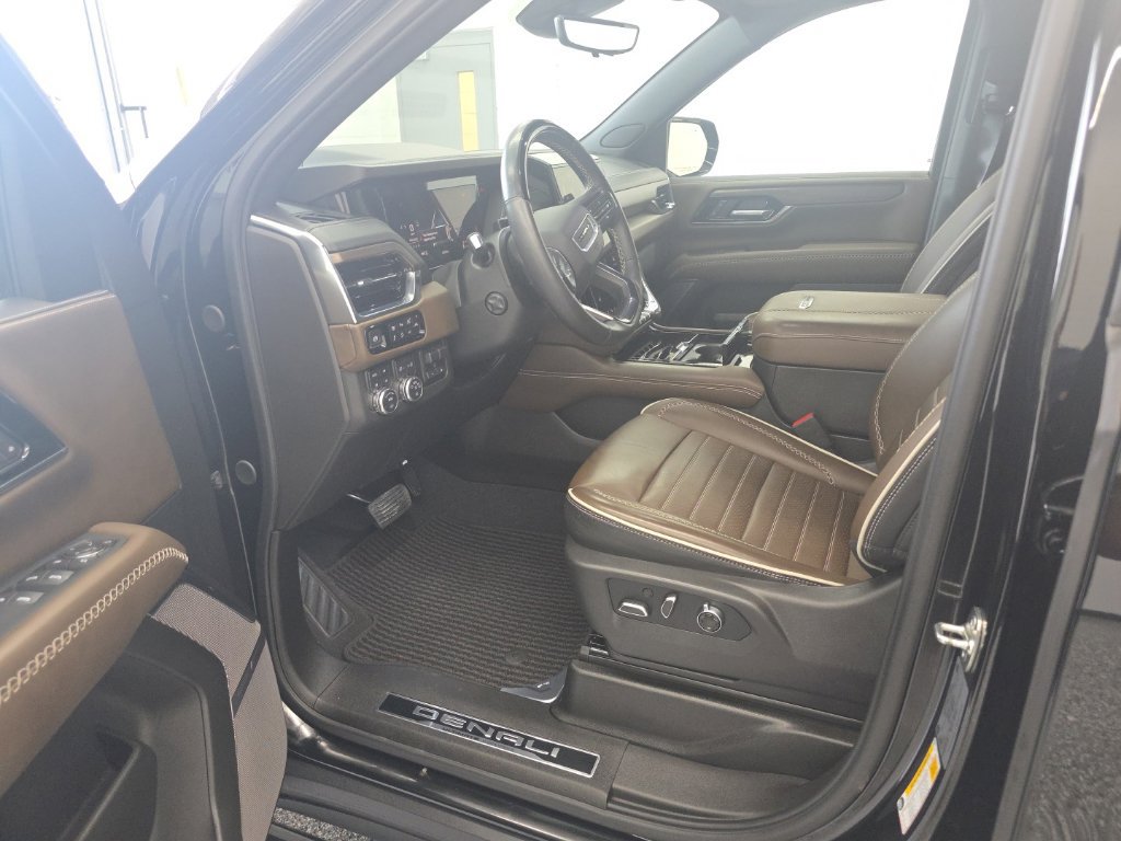 Used 2025 GMC Yukon Denali Ultimate AWD/4WD image 38