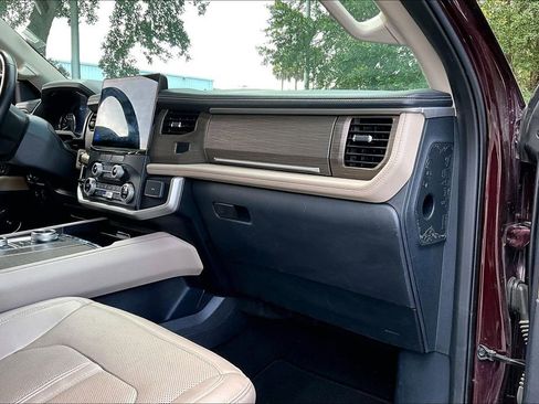 Used 2024 Ford Expedition Limited AWD/4WD image 24