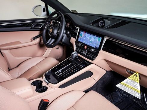 Certified 2025 Porsche Macan AWD/4WD image 14
