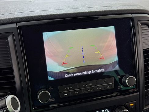 Used 2024 Nissan Titan SV w/ SV Convenience Package image 2