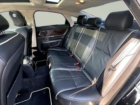 Used 2018 Jaguar XJ R-Sport RWD image 22