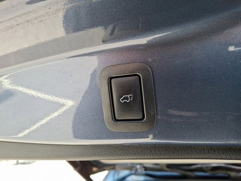 Used 2017 Toyota Highlander XLE AWD/4WD image 30