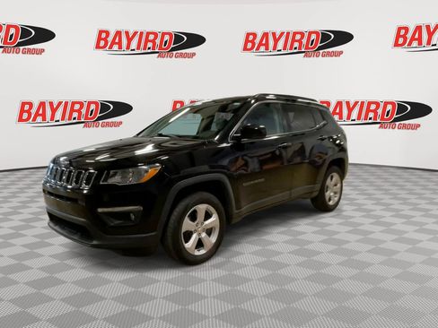 Used 2018 Jeep Compass Latitude w/ Popular Equipment Group AWD/4WD image 4