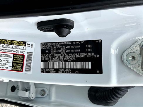 Used 2023 Toyota Highlander XLE AWD/4WD image 36