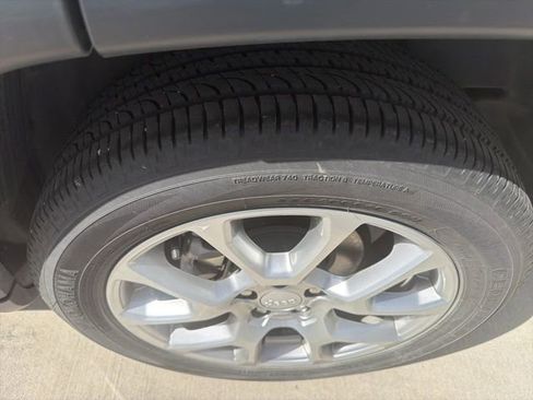 Used 2024 Jeep Compass Latitude AWD/4WD image 12