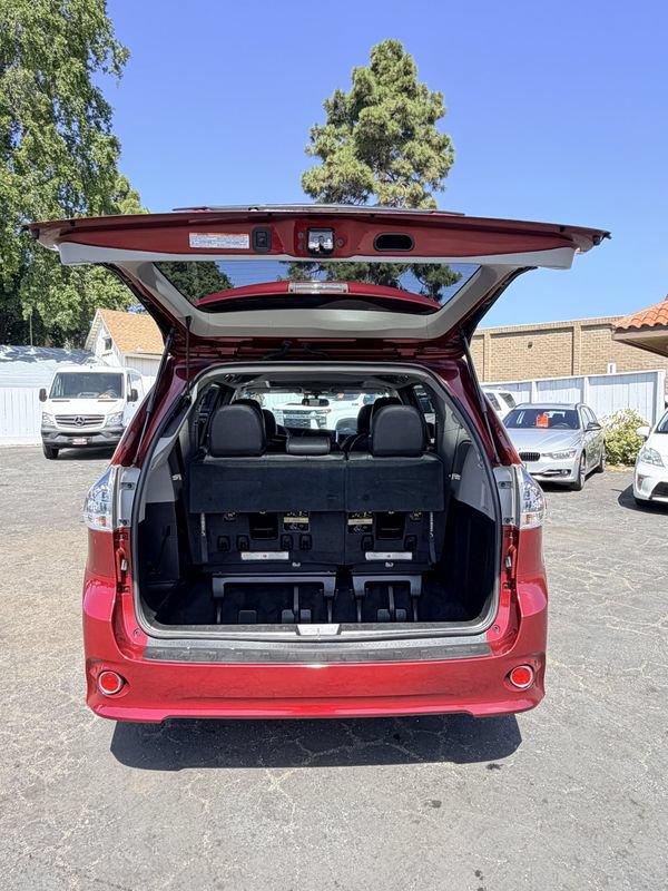 Used 2017 Toyota Sienna SE w/ SE Preferred Package FWD image 23