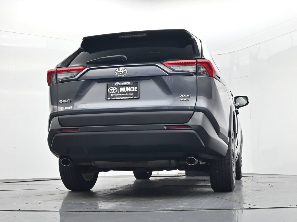 Used 2021 Toyota RAV4 XLE AWD/4WD image 37