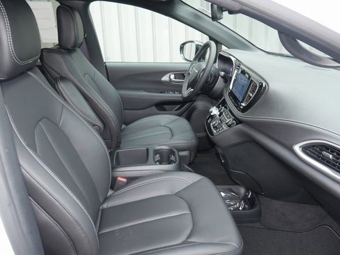 New 2026 Chrysler Pacifica Select image 29