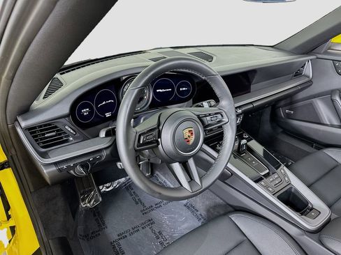 Used 2022 Porsche 911 Carrera image 4