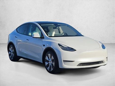 Used 2020 Tesla Model Y Long Range image 3
