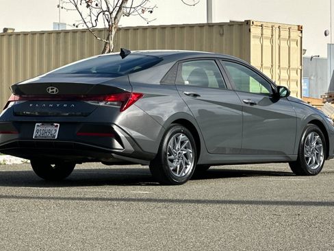 Used 2024 Hyundai Elantra SEL image 4