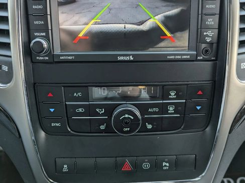 Used 2012 Jeep Grand Cherokee Laredo image 3