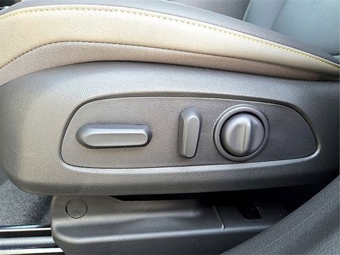 New 2026 Chevrolet Trax ACTIV w/ Sunroof Package image 17