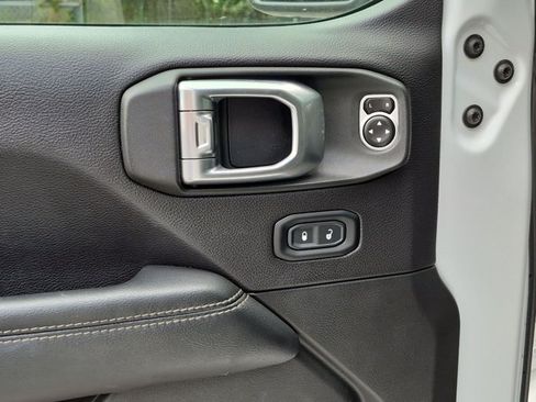 Used 2019 Jeep Wrangler Unlimited Sahara AWD/4WD image 14