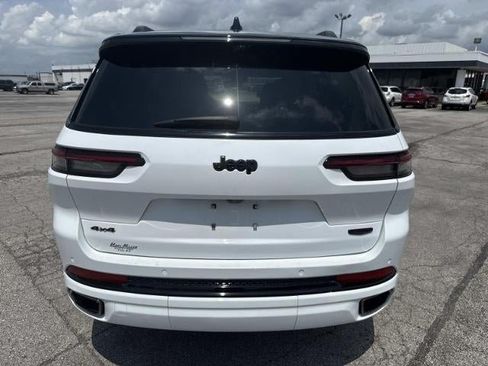 Used 2023 Jeep Grand Cherokee L Summit w/ Advanced Protech Group IV AWD/4WD image 5