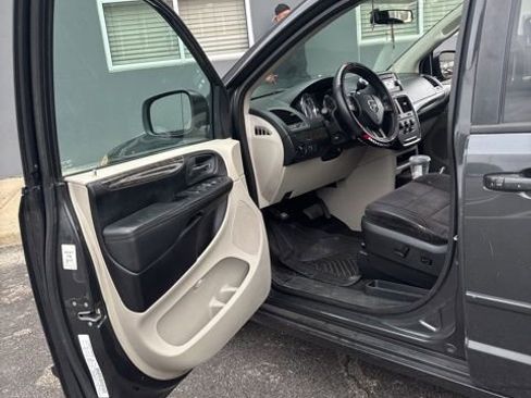 Used 2011 Dodge Grand Caravan Mainstreet w/ PWR Convenience Group image 9