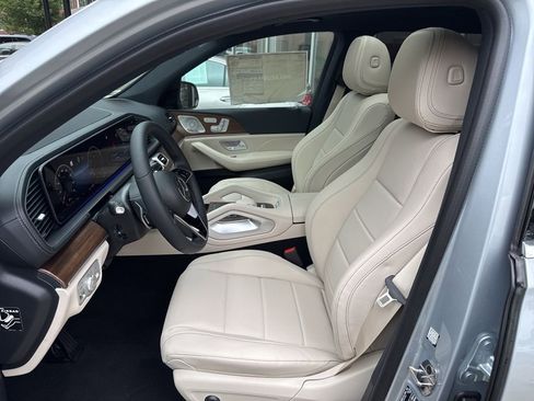 Certified 2025 Mercedes-Benz GLS 450 4MATIC image 15