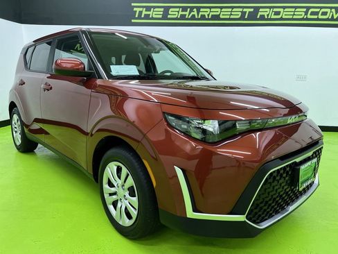 Used 2024 Kia Soul LX FWD image 2