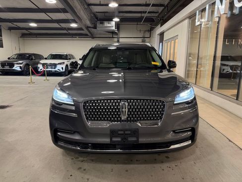 Used 2023 Lincoln Aviator AWD w/ Premium Package image 3