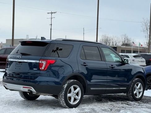 Used 2017 Ford Explorer XLT image 33
