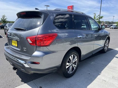 Certified 2019 Nissan Pathfinder SV image 4