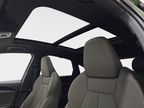 Certified 2025 Audi Q5 Prestige w/ 20" Wheel Package image 32