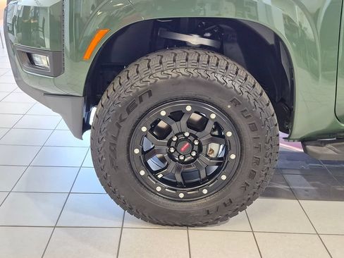 Used 2025 Nissan Frontier SV w/ SV Convenience Package AWD/4WD image 9