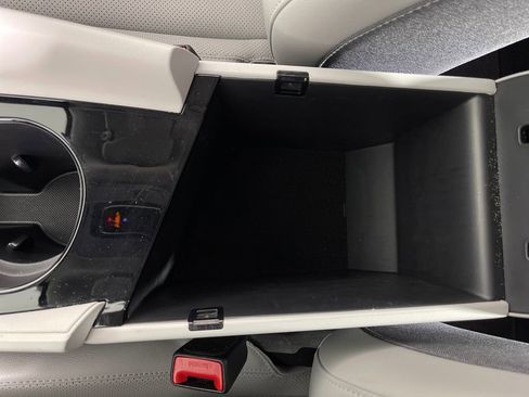 Used 2025 Hyundai Elantra Limited FWD image 25