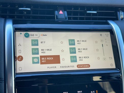 Used 2022 Land Rover Discovery Sport SE image 21