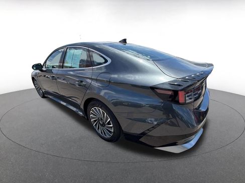 Used 2025 Hyundai Sonata SEL FWD image 4
