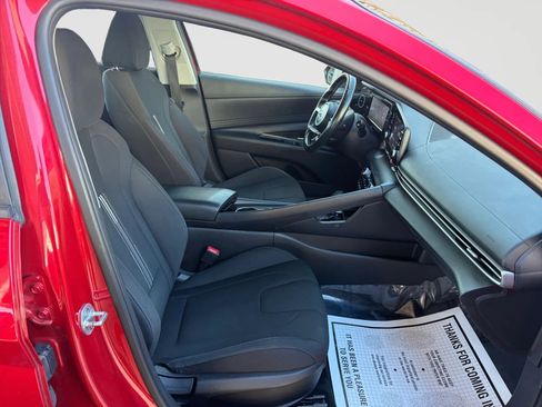 Used 2021 Hyundai Elantra SEL w/ Convenience Package image 18