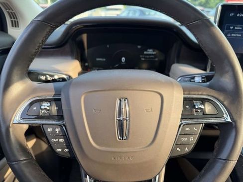 Used 2023 Lincoln Nautilus Reserve AWD/4WD image 30