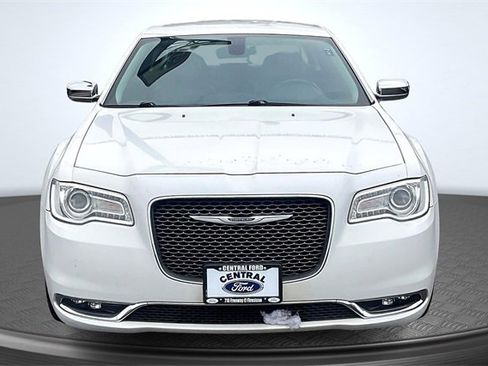 Used 2019 Chrysler 300 Limited image 3