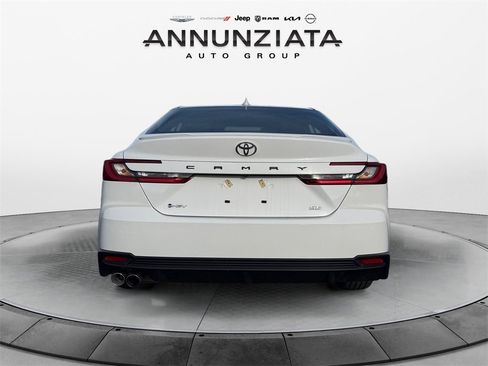 Used 2025 Toyota Camry SE image 4