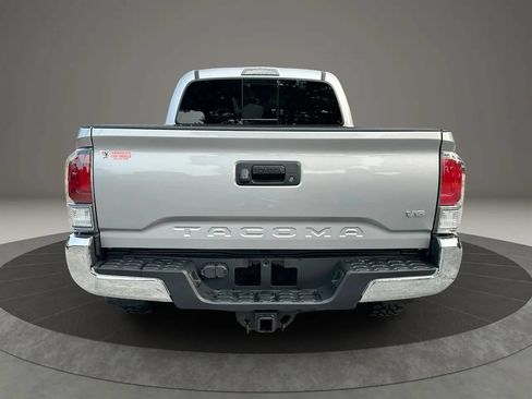 Used 2021 Toyota Tacoma TRD Off-Road AWD/4WD image 4