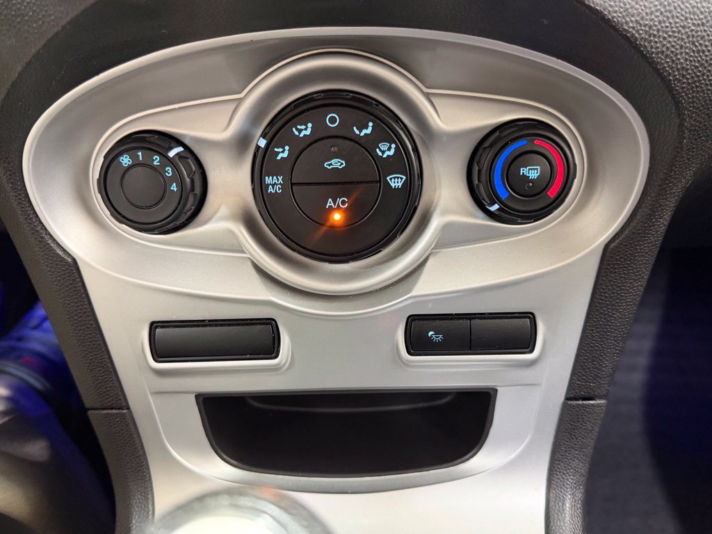 Used 2015 Ford Fiesta SE FWD image 26