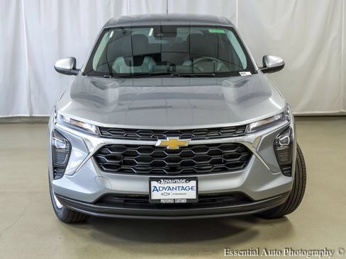 New 2026 Chevrolet Trax LS w/ LS Convenience Package FWD image 5