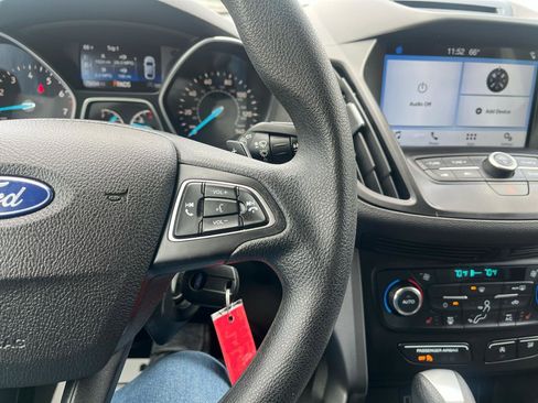 Used 2017 Ford Escape SE w/ Equipment Group 201A FWD image 13