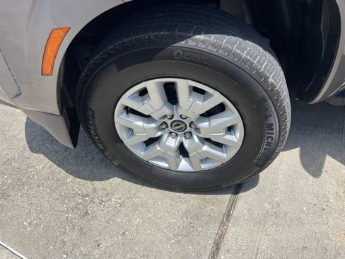 Used 2022 Nissan Frontier SV AWD/4WD image 26