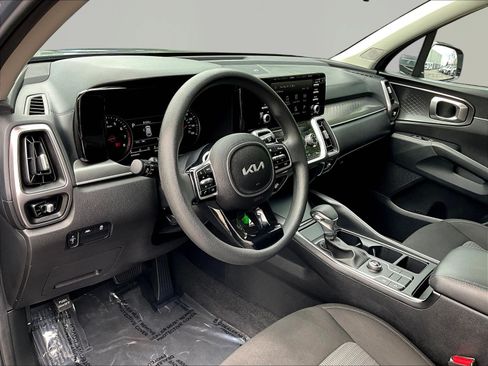 Certified 2023 Kia Sorento LX FWD image 17