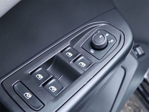 Used 2024 Volkswagen Taos SE image 25