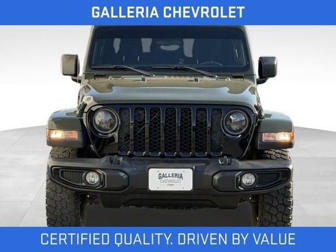 Used 2023 Jeep Gladiator Sport AWD/4WD image 3