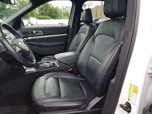 Used 2018 Ford Explorer XLT w/ Equipment Group 202A AWD/4WD image 12