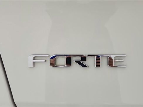 Used 2017 Kia Forte LX image 13